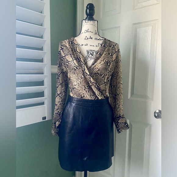 🐍 ZARA SNAKE PRONT WRAP BLOUSE🐍 - Picture 3 of 4